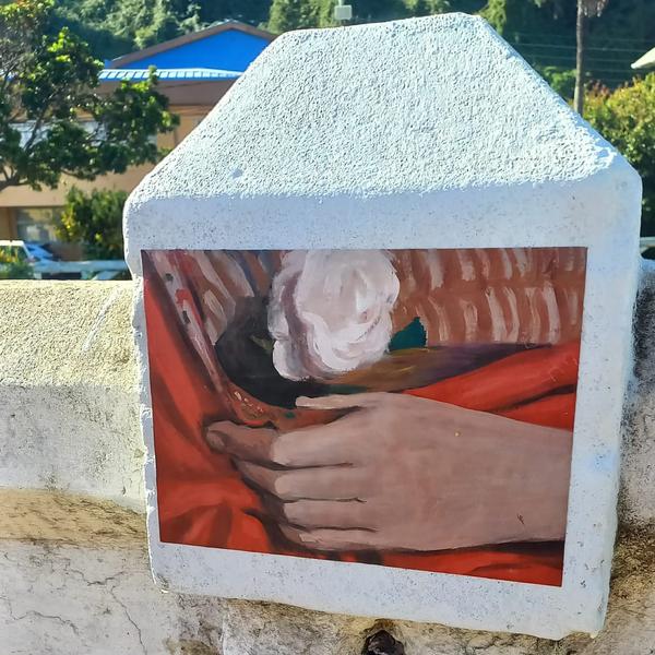 Una de las pinturas que componen la intervención