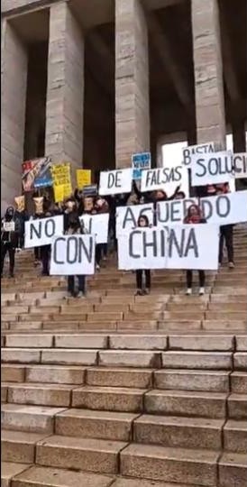 El lunes 31 de Agosto nos manifestamos porque el martes 1 de Septiembre quieren firmar este acuerdo del que nada han informado al pueblo