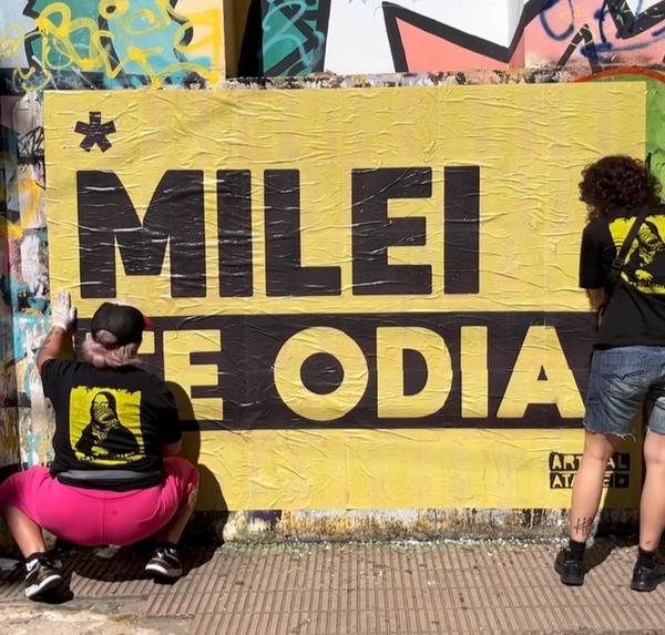 Pegatineada milei te odia