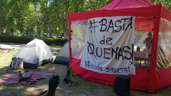 Organizaciones ambientales comenzaron este lunes por la tarde una actividad en la Plaza San Martín llamada «Rosariazo Ambiental»