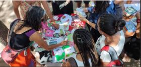 Dibujos en intervenciones de Awka impresos hechos sticker y cuadernos