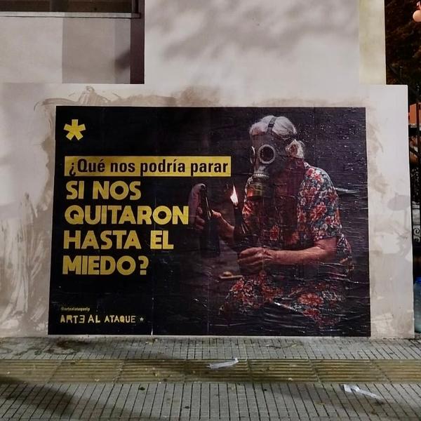 pegatineada callejera por los jubilados