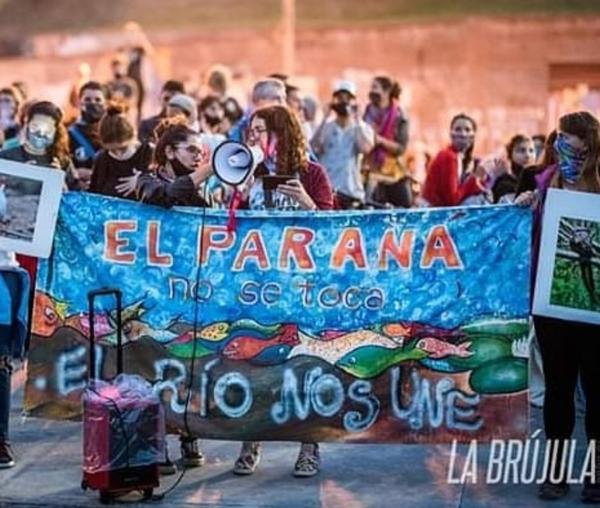 GRAN ABRAZO AL RÍO PARANÁ