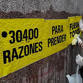 intervencion callejera 30400 razones para prender fuego todo