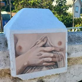 Una de las 26 pinturas que componen la intervención