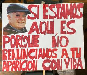Pancarta conservada en el archivo de la AEDD (CABA) perteneciente a los materiales donados por AEED La Plata