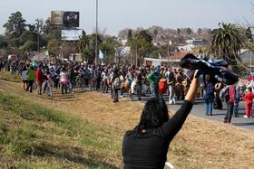 Caravana hacia el Puente Rosario-Victoria contra la quema de Humedales en las Islas