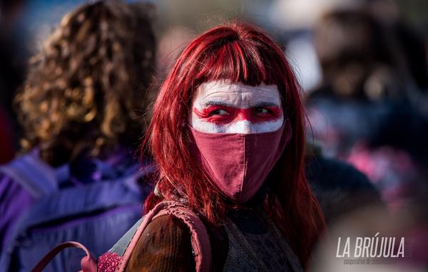 Intervención artística (teatral- danza- expresión corporal) por quema en las islas "Somos Humedal", Resquicio Colectivo e independientes (Video Face Lau Rodriguez Costello y Registro de Ale Cavacini)