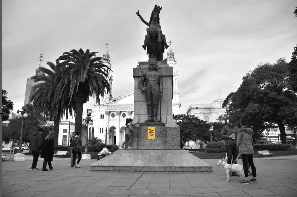 EVEA pegatina del ícono en los monumentos centrales de la ciudad de Paraná